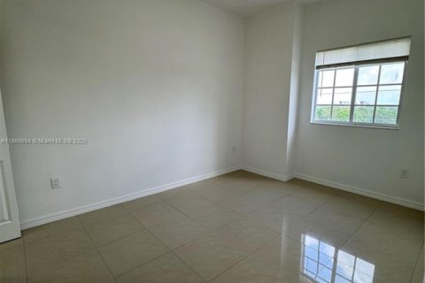 Снять в аренду кондоминиум в Майами, Флорида 2 спальни, 90.12м2, № 1926967 - фото 5