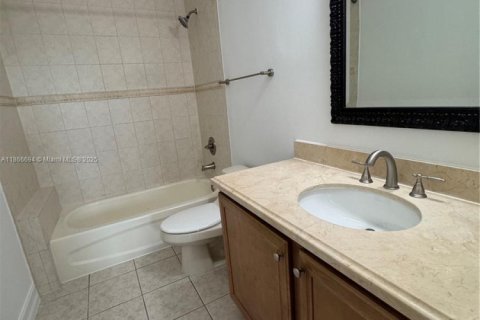 Снять в аренду кондоминиум в Майами, Флорида 2 спальни, 90.12м2, № 1926967 - фото 7