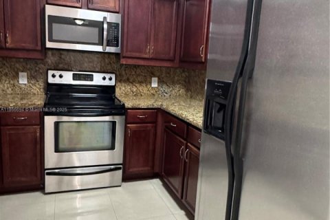 Снять в аренду кондоминиум в Майами, Флорида 2 спальни, 90.12м2, № 1926967 - фото 3