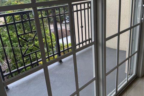 Снять в аренду кондоминиум в Майами, Флорида 2 спальни, 90.12м2, № 1926967 - фото 11