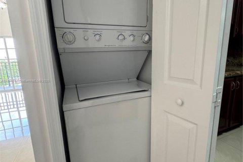 Снять в аренду кондоминиум в Майами, Флорида 2 спальни, 90.12м2, № 1926967 - фото 13