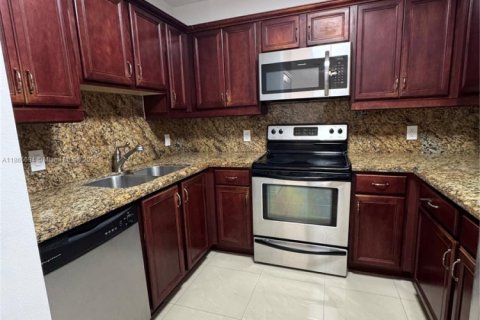 Снять в аренду кондоминиум в Майами, Флорида 2 спальни, 90.12м2, № 1926967 - фото 4