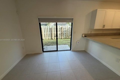 Adosado en alquiler en Miami, Florida, 3 dormitorios, 154.4 m2 № 2009500 - foto 26