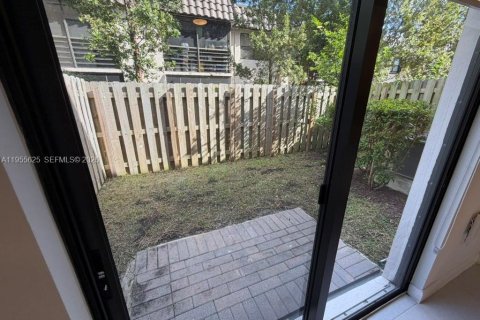 Adosado en alquiler en Miami, Florida, 3 dormitorios, 154.4 m2 № 2009500 - foto 27