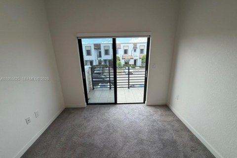 Adosado en alquiler en Miami, Florida, 3 dormitorios, 154.4 m2 № 2009500 - foto 10