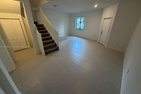 Adosado en alquiler en Miami, Florida, 3 dormitorios, 154.4 m2 № 2009500 - foto 2