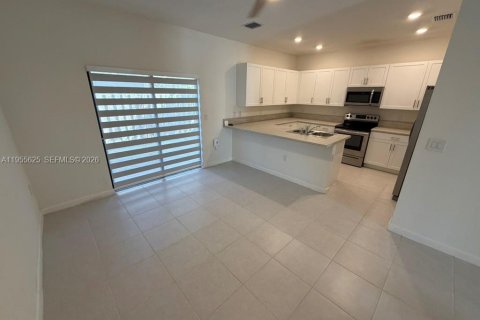Adosado en alquiler en Miami, Florida, 3 dormitorios, 154.4 m2 № 2009500 - foto 4