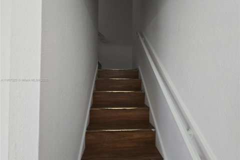 Снять в аренду таунхаус в Санрайз, Флорида 3 спальни, 118.54м2, № 1963865 - фото 5