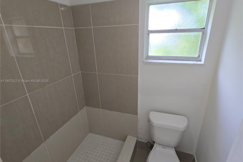 Снять в аренду таунхаус в Санрайз, Флорида 3 спальни, 118.54м2, № 1963865 - фото 9