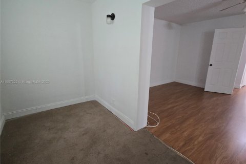 Снять в аренду таунхаус в Санрайз, Флорида 3 спальни, 118.54м2, № 1963865 - фото 15