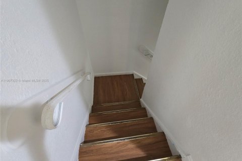 Снять в аренду таунхаус в Санрайз, Флорида 3 спальни, 118.54м2, № 1963865 - фото 19