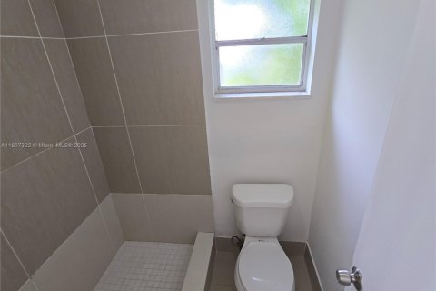 Снять в аренду таунхаус в Санрайз, Флорида 3 спальни, 118.54м2, № 1963865 - фото 10