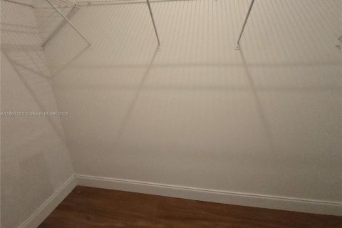 Снять в аренду таунхаус в Санрайз, Флорида 3 спальни, 118.54м2, № 1963865 - фото 17