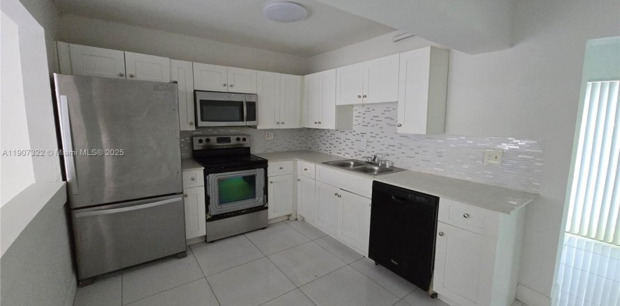 Таунхаус в Санрайз, Флорида 3 спальни, 118.54м2 № 1963865