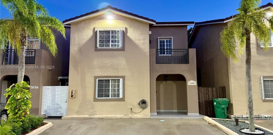 Adosado en Hialeah, Florida 3 dormitorios, 134.71 m2 № 1788751