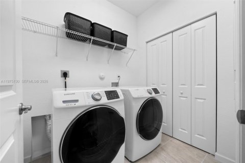 Casa en venta en Homestead, Florida, 5 dormitorios, 289.76 m2 № 2040742 - foto 22