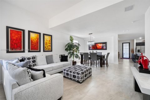 Casa en venta en Homestead, Florida, 5 dormitorios, 289.76 m2 № 2040742 - foto 10