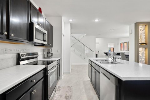 Casa en venta en Homestead, Florida, 5 dormitorios, 289.76 m2 № 2040742 - foto 17