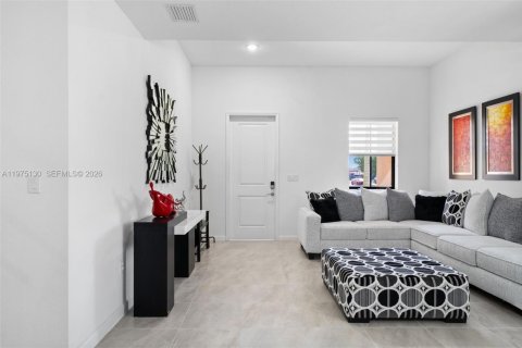 Casa en venta en Homestead, Florida, 5 dormitorios, 289.76 m2 № 2040742 - foto 8