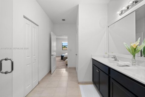 Casa en venta en Homestead, Florida, 5 dormitorios, 289.76 m2 № 2040742 - foto 28