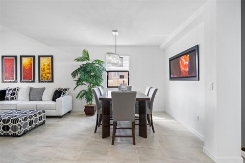 Casa en venta en Homestead, Florida, 5 dormitorios, 289.76 m2 № 2040742 - foto 12