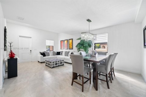 Casa en venta en Homestead, Florida, 5 dormitorios, 289.76 m2 № 2040742 - foto 9