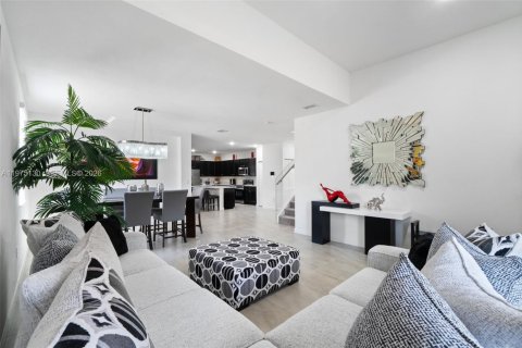 Casa en venta en Homestead, Florida, 5 dormitorios, 289.76 m2 № 2040742 - foto 11