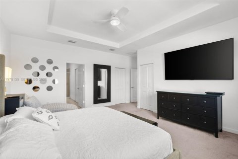 Casa en venta en Homestead, Florida, 5 dormitorios, 289.76 m2 № 2040742 - foto 25