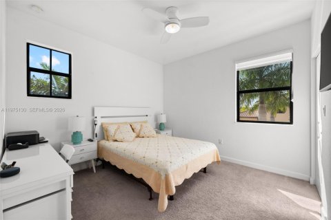 Casa en venta en Homestead, Florida, 5 dormitorios, 289.76 m2 № 2040742 - foto 5