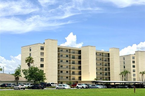Condo in Clearwater, Florida, 2 bedrooms № 2106923 - photo 2