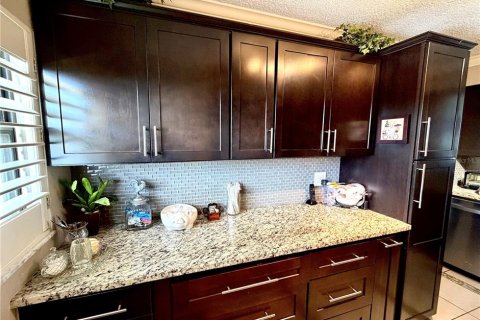 Condo in Clearwater, Florida, 2 bedrooms № 2106923 - photo 11