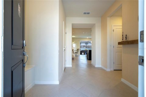 Townhouse in Clermont, Florida 5 bedrooms, 211.91 sq.m. № 2359353 - photo 4