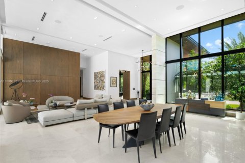 House in Pinecrest, Florida 6 bedrooms, 617.34 sq.m. № 1178071 - photo 10