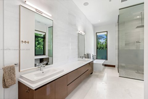 House in Pinecrest, Florida 6 bedrooms, 617.34 sq.m. № 1178071 - photo 30