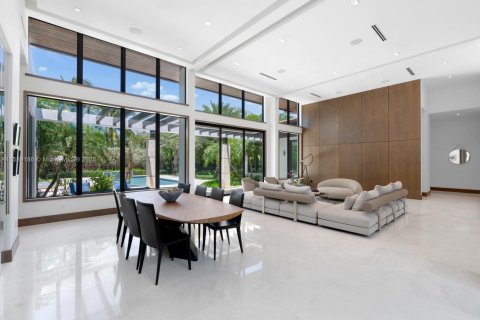 House in Pinecrest, Florida 6 bedrooms, 617.34 sq.m. № 1178071 - photo 12