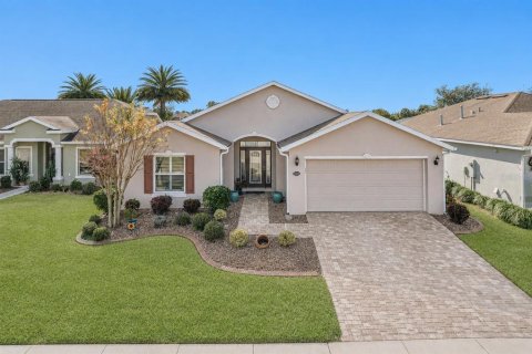 House in Leesburg, Florida 3 bedrooms, 157.84 sq.m. № 2151099