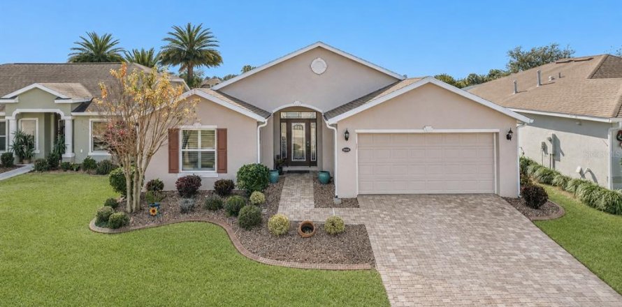House in Leesburg, Florida 3 bedrooms, 157.84 sq.m. № 2151099