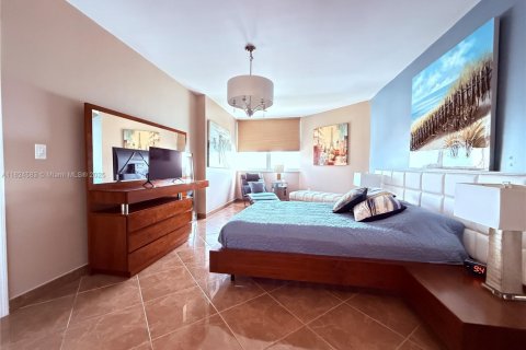 Condo in Hallandale Beach, Florida, 2 bedrooms  № 1935102 - photo 11