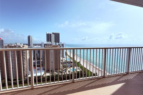 Condo in Hallandale Beach, Florida, 2 bedrooms  № 1935102 - photo 21