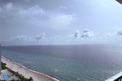 Condo in Hallandale Beach, Florida, 2 bedrooms  № 1935102 - photo 22