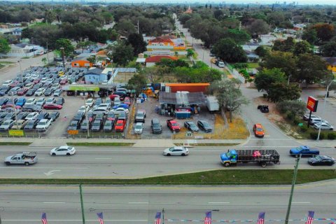 Коммерческая недвижимость в Майами, Флорида № 2023478