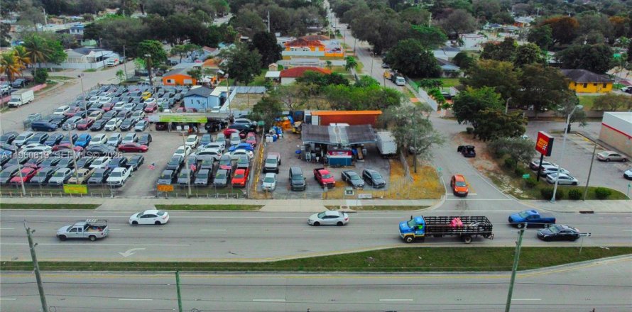 Коммерческая недвижимость в Майами, Флорида № 2023478