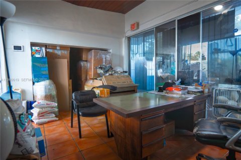 Купить коммерческую недвижимость в Майами, Флорида № 2023478 - фото 8