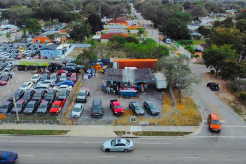 Купить коммерческую недвижимость в Майами, Флорида № 2023478 - фото 2