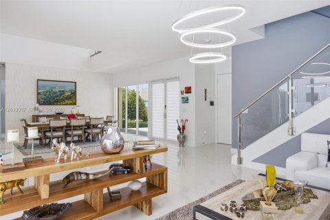 Villa ou maison à vendre à Doral, Floride: 5 chambres, 342.81 m2 № 2247006 - photo 9