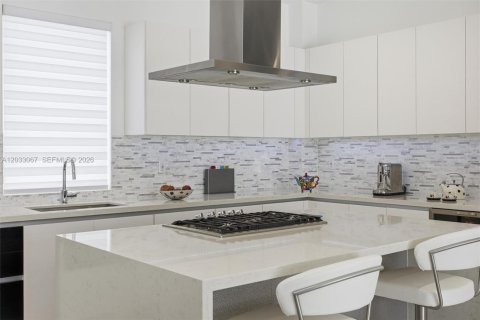 Villa ou maison à vendre à Doral, Floride: 5 chambres, 342.81 m2 № 2247006 - photo 15