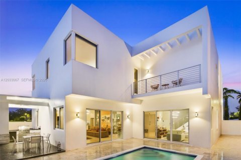 Villa ou maison à vendre à Doral, Floride: 5 chambres, 342.81 m2 № 2247006 - photo 3