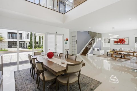 Villa ou maison à vendre à Doral, Floride: 5 chambres, 342.81 m2 № 2247006 - photo 10