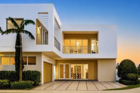 Villa ou maison à Doral, Floride 5 chambres, 342.81 m2 № 2247006