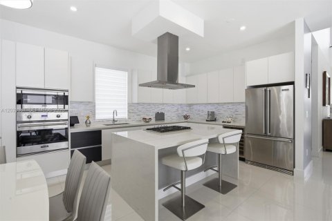 Villa ou maison à vendre à Doral, Floride: 5 chambres, 342.81 m2 № 2247006 - photo 12